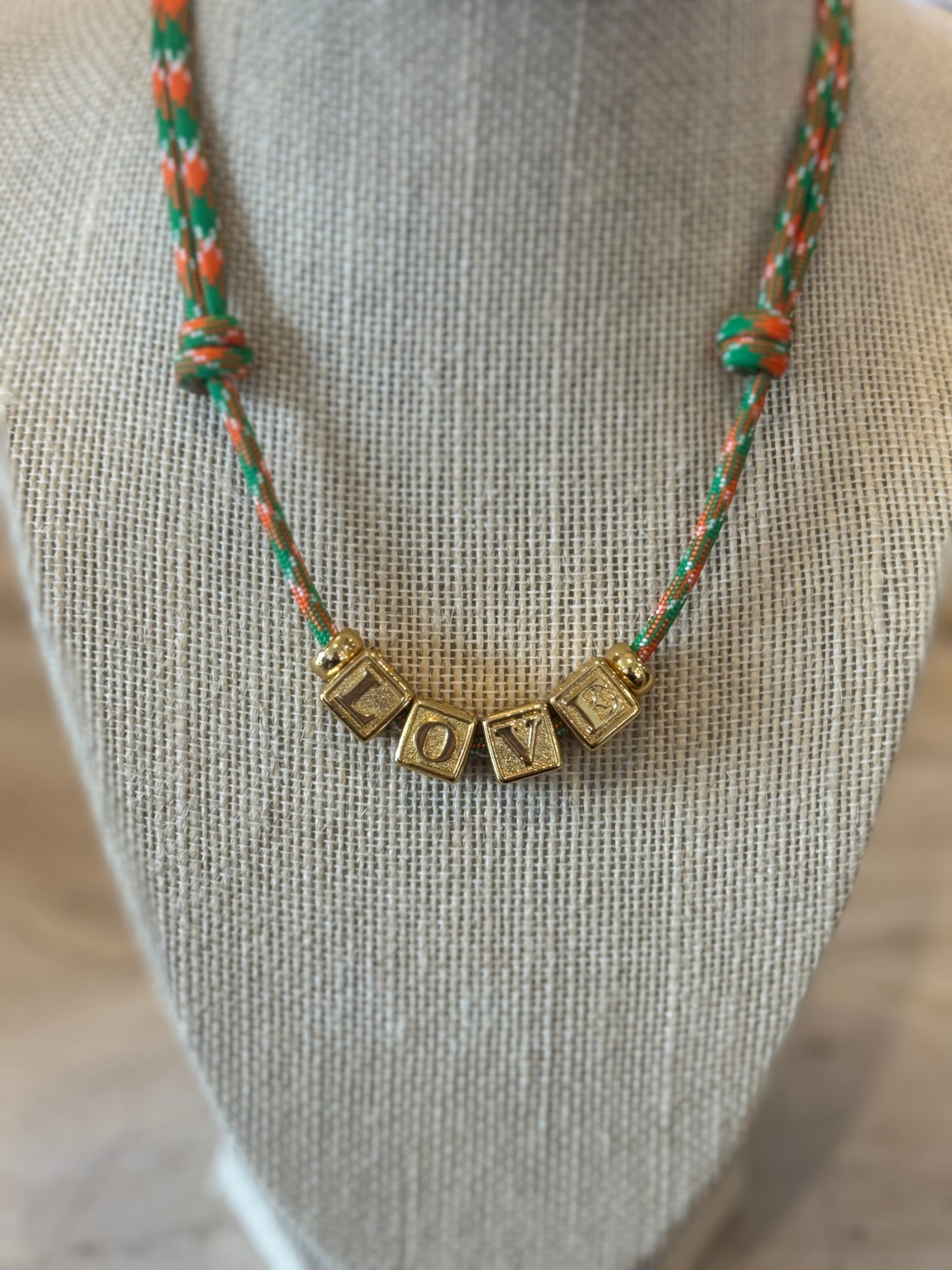 Paracord LOVE Necklace
