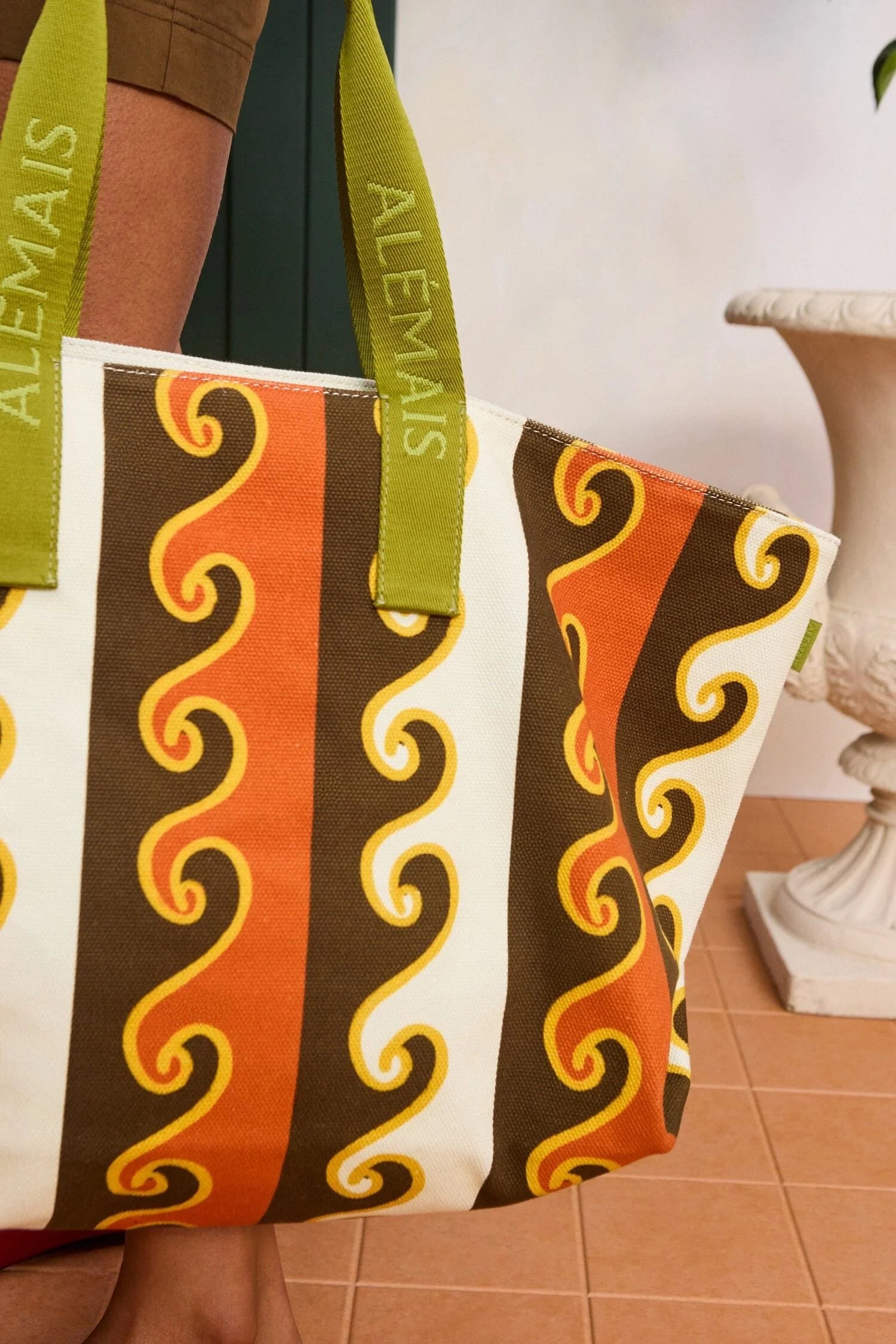 Island Cove Beach Tote