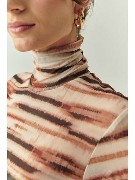 close up of  exquise cheyenne blouse