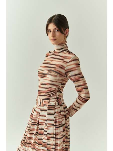 Exquise Cheyenne Blouse pair with Elina Skirt.